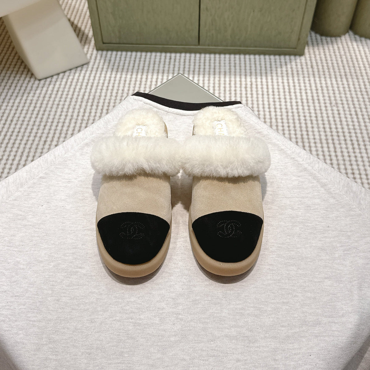 CHANEL 25S FUR-LINED MULES IN BEIGE AND BLACK SUEDE