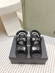 CHANEL 25S SANDALS IN BLACK PATENT CALFSKIN GOLD HARDWARE