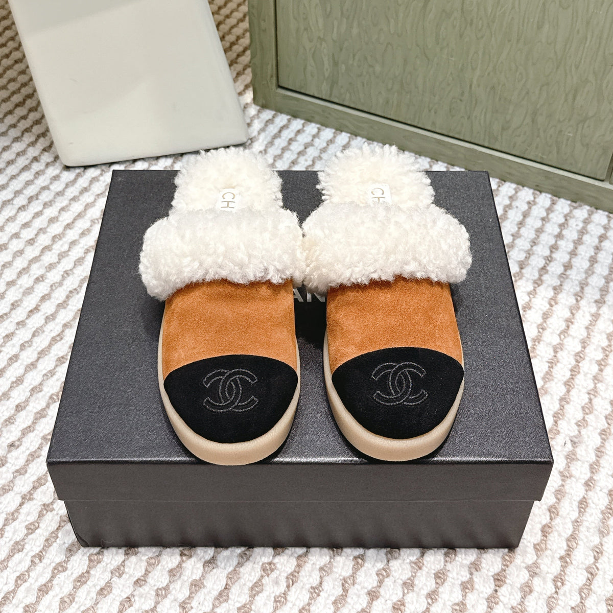 CHANEL 25S INDOOR SLIPPERS IN CARAMEL AND BLACK SUEDE FUR-LINED