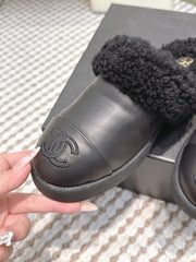 CHANEL 25S INDOOR SLIPPERS IN BLACK CALFSKIN FUR-LINED