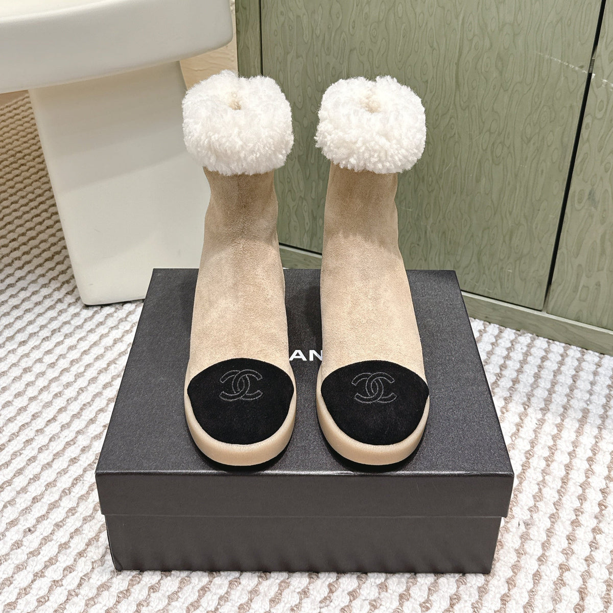 CHANEL 25S CALF-HIGH BOOTS IN BLACK AND BEIGE SUEDE LINED WITH SHEEPSKIN