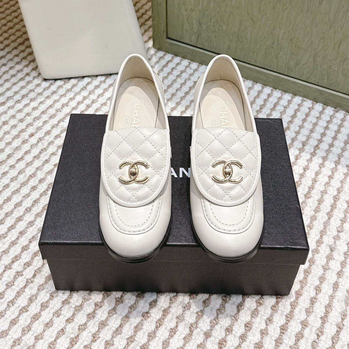 CHANEL 25S LOAFERS MOCCASIN 65MM IN WHITE CALFSKIN GOLD HARDWARE