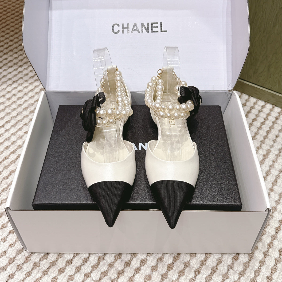 CHANEL 25S ESPADRILLE FLATS IN WHITE AND BLACK CALFSKIN WITH PEARL STRAP