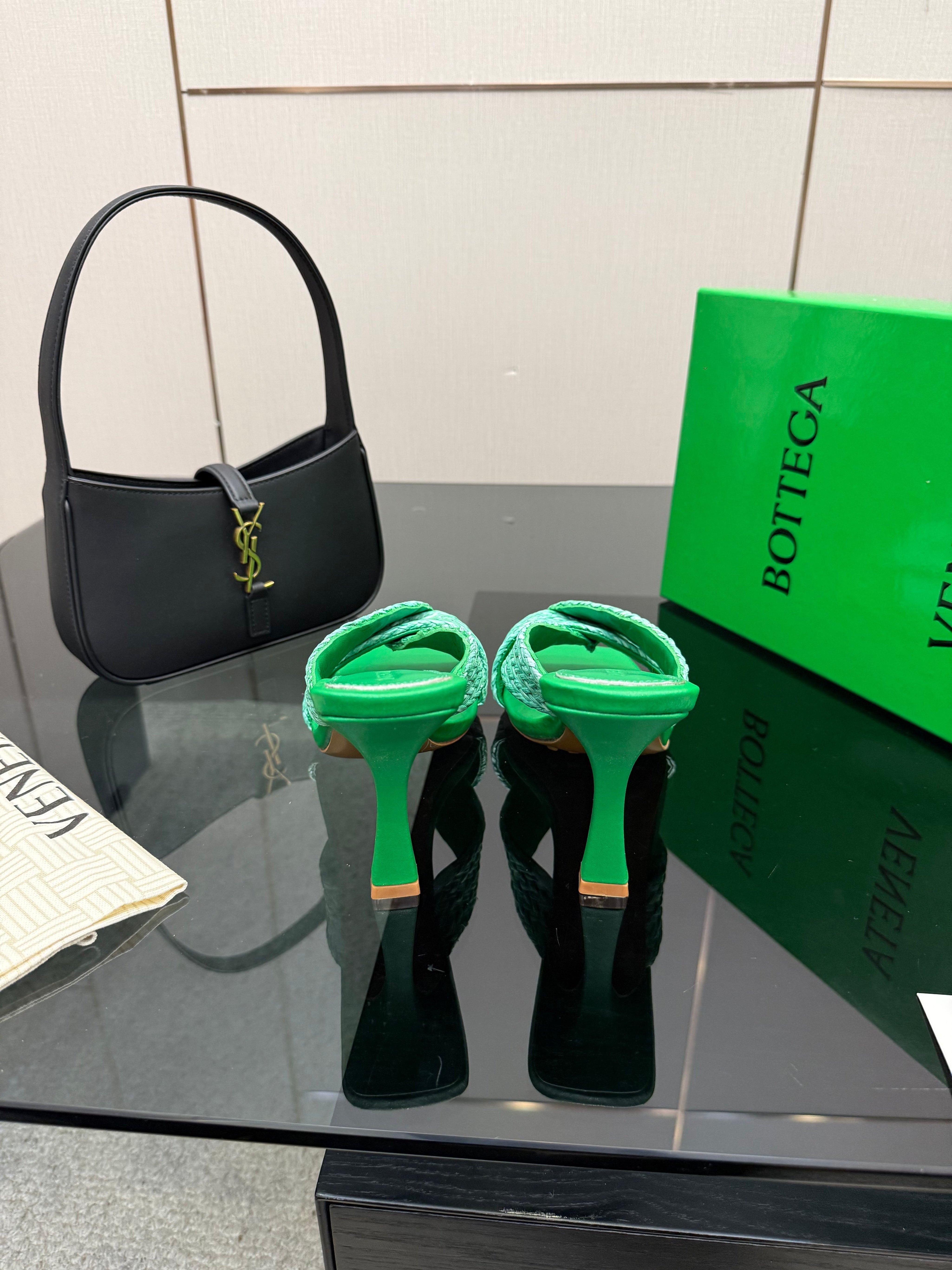 BOTTEGA VENETA 26S HEELED SANDALS 95 MM IN GREEN CALFSKIN AND RAFFIA