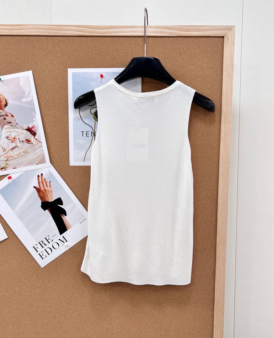 VALENTINO 26S EMBELLISHED SLEEVELESS SWEATER STYLE 88