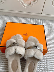 HM 25S ECLAIR SANDAL IN PALE BEIGE GRAY SHEARLING WITH SILVER HARDWARE