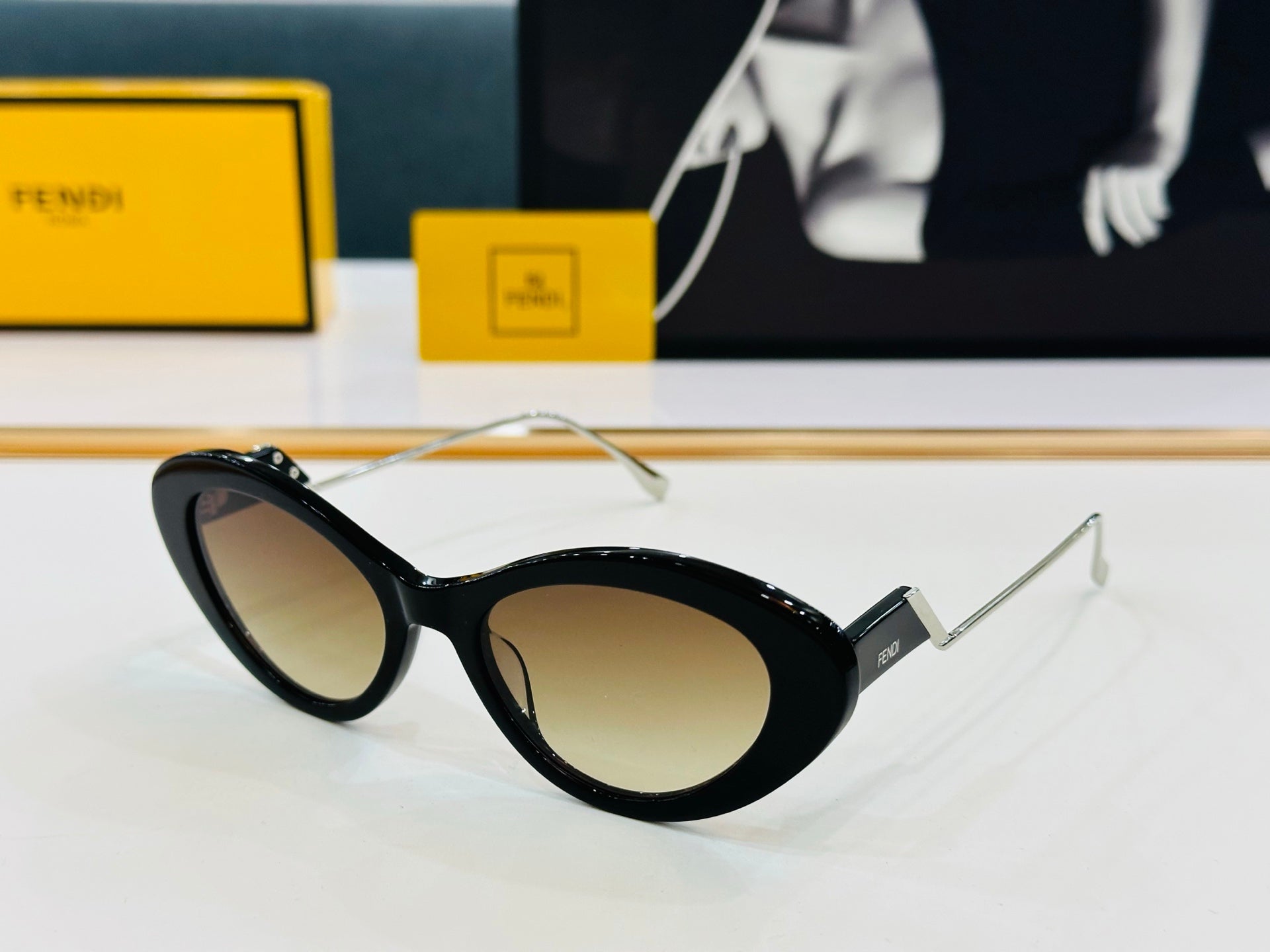 FF DIAMONDS CAT-EYE FRAME SUNGLASSES E3019 IN ACETATE