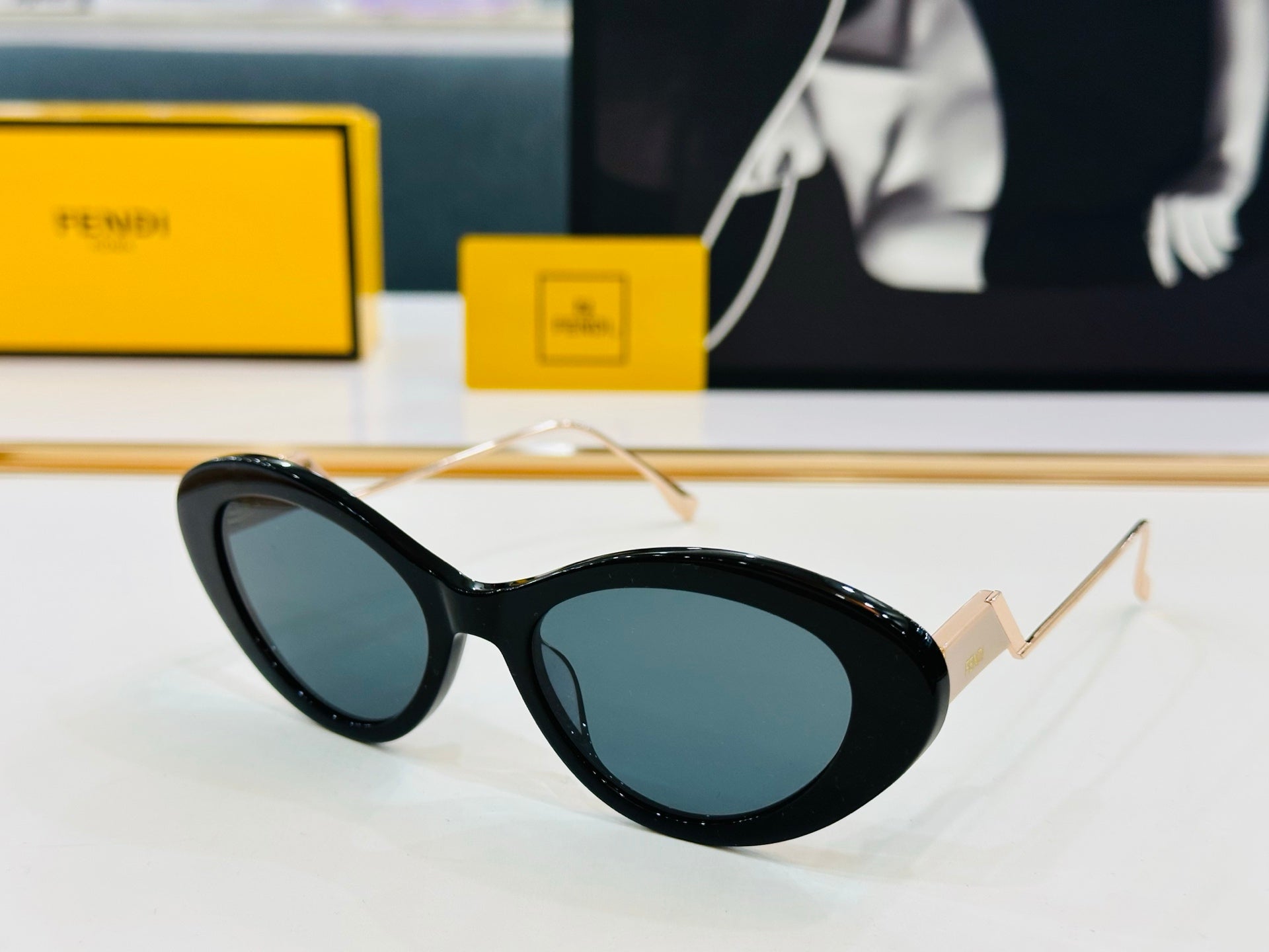 FF DIAMONDS CAT-EYE FRAME SUNGLASSES E3019 IN ACETATE