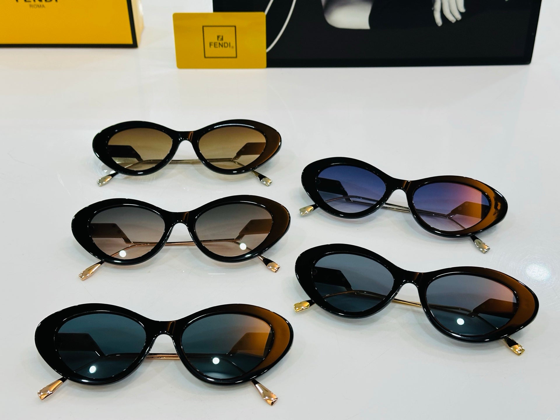 FF DIAMONDS CAT-EYE FRAME SUNGLASSES E3019 IN ACETATE