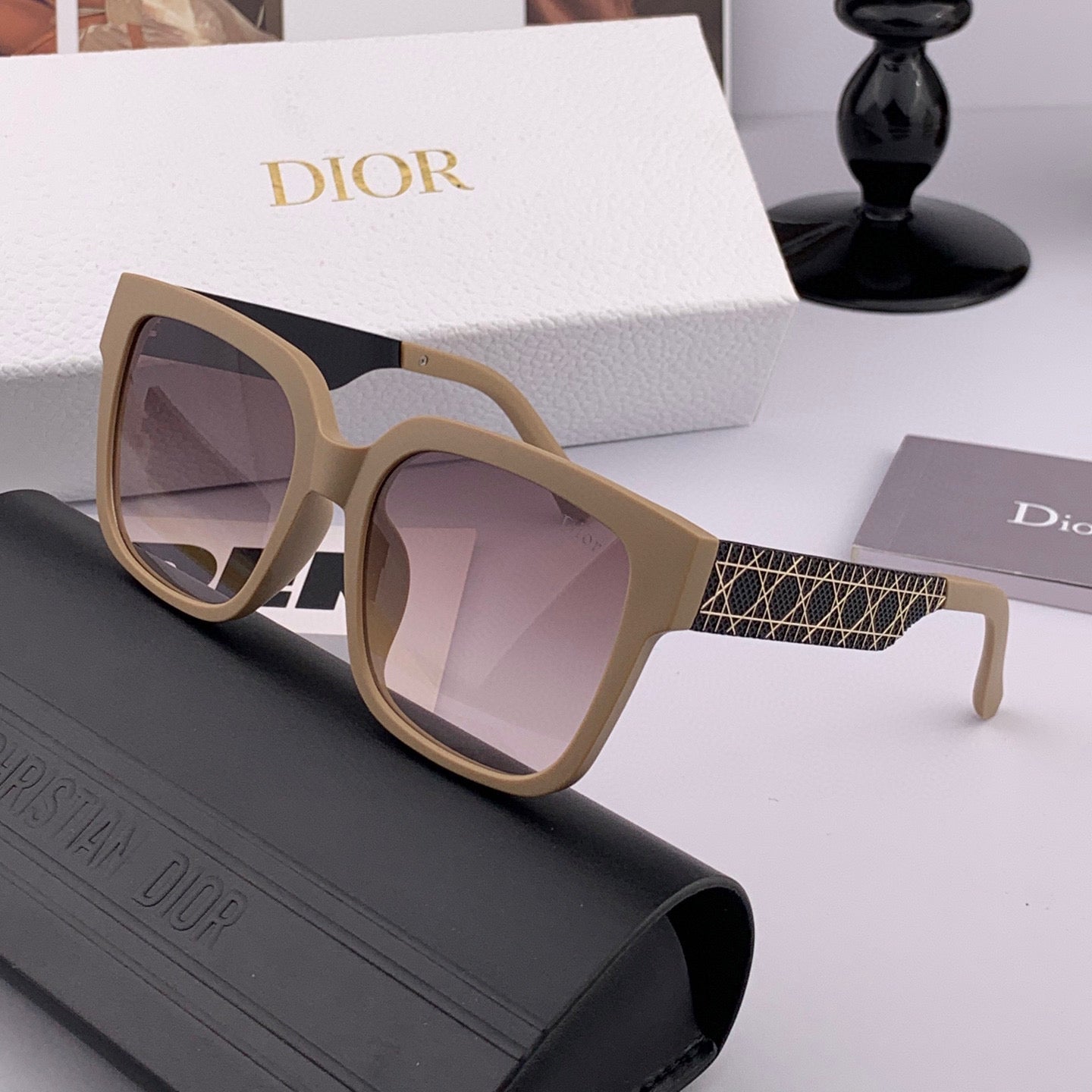 MONTAIGNE SUNGLASS D8304 IN ACETATE