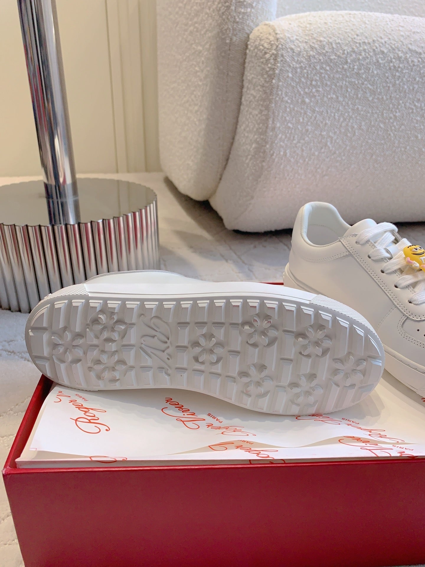 VIV' SKATE SNEAKERS IN WHITE CALFSKIN WITH CARTOON CHARM LACES