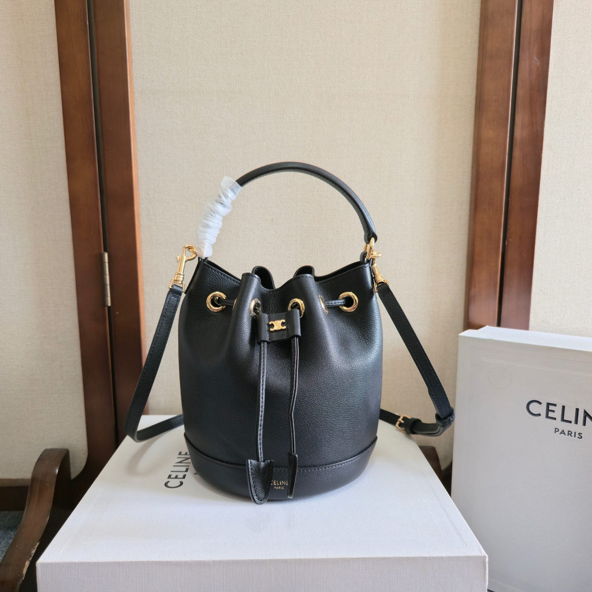 CELINE 25S CLARA BAG 19 IN BLACK CALFSKIN GOLD HARDWARE