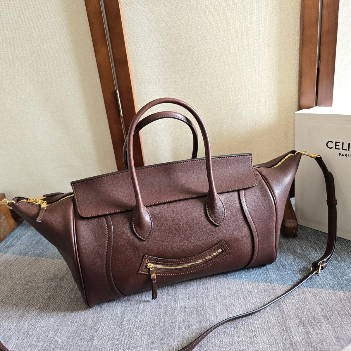 CELINE 25S MEDIUM SMILING NEW LUGGAGE 36MM IN SYRAH RED SUPPLE SHINY LAMBSKIN