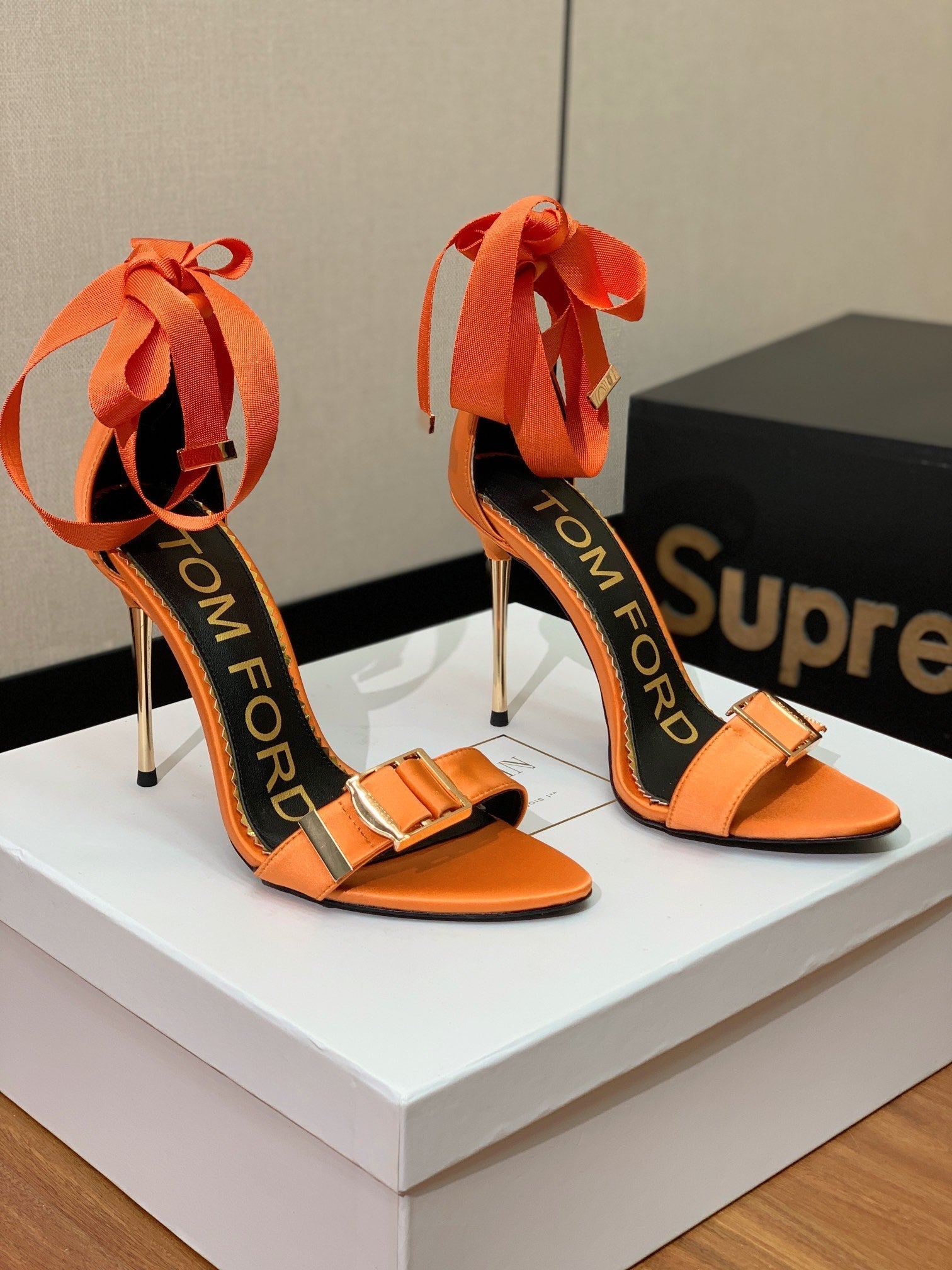 ANKLE SANDAL 10 CM IN SPANISH ORANGE SILK AND SHEEPSKIN