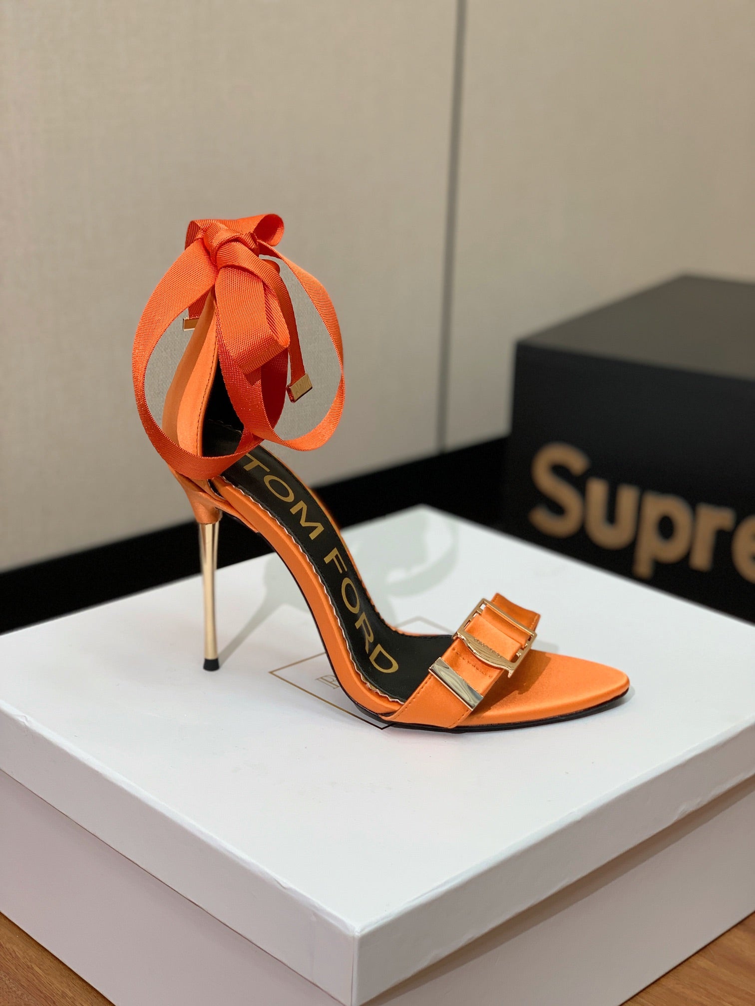 ANKLE SANDAL 10 CM IN SPANISH ORANGE SILK AND SHEEPSKIN