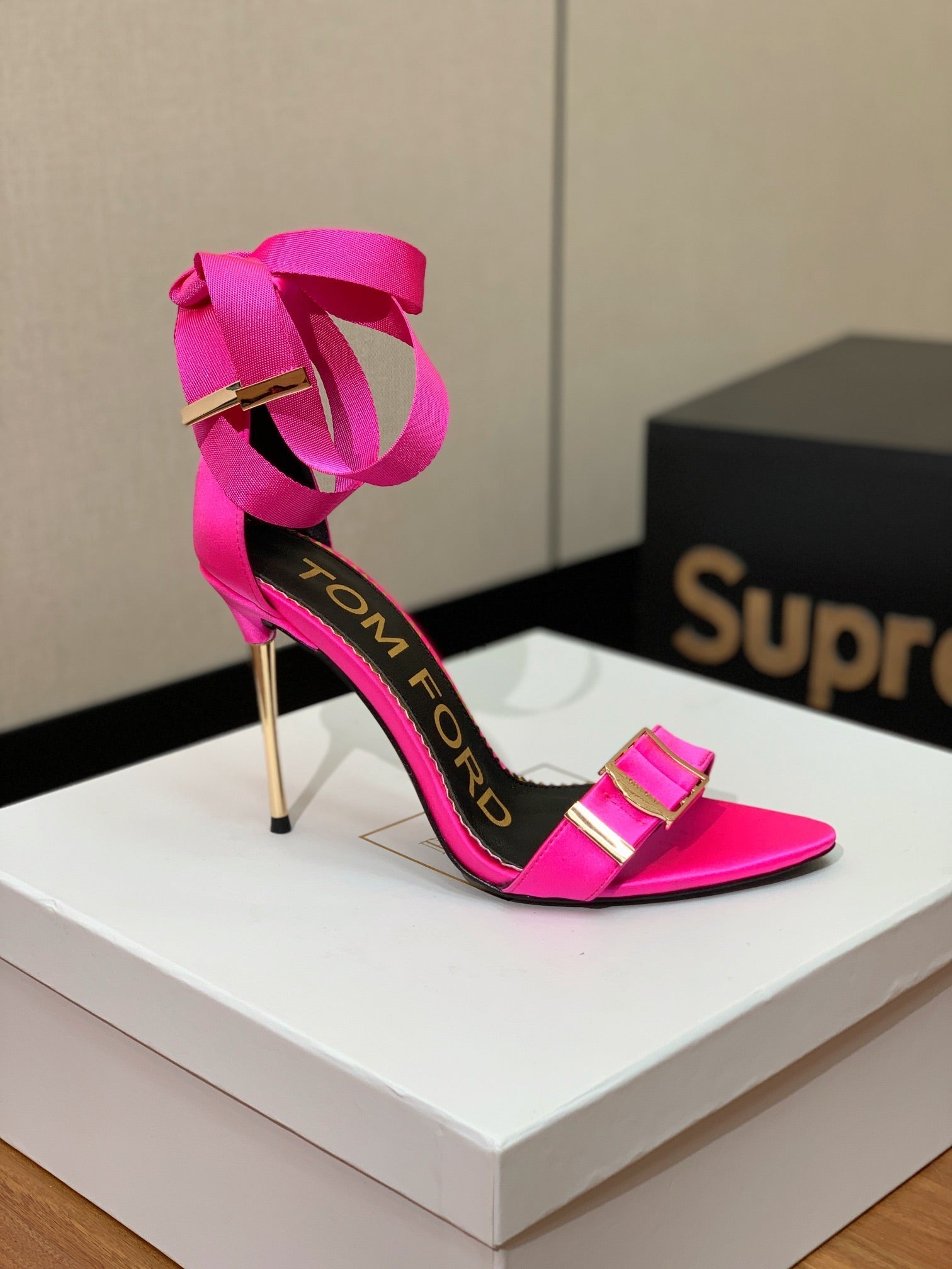 ANKLE SANDAL 10 CM IN BRIGHT PINK SILK AND SHEEPSKIN