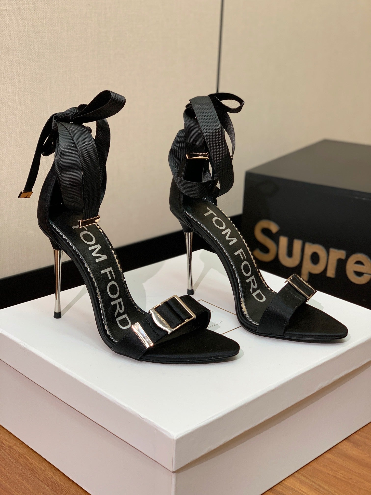 ANKLE SANDAL 10 CM IN BLACK SILK AND SHEEPSKIN