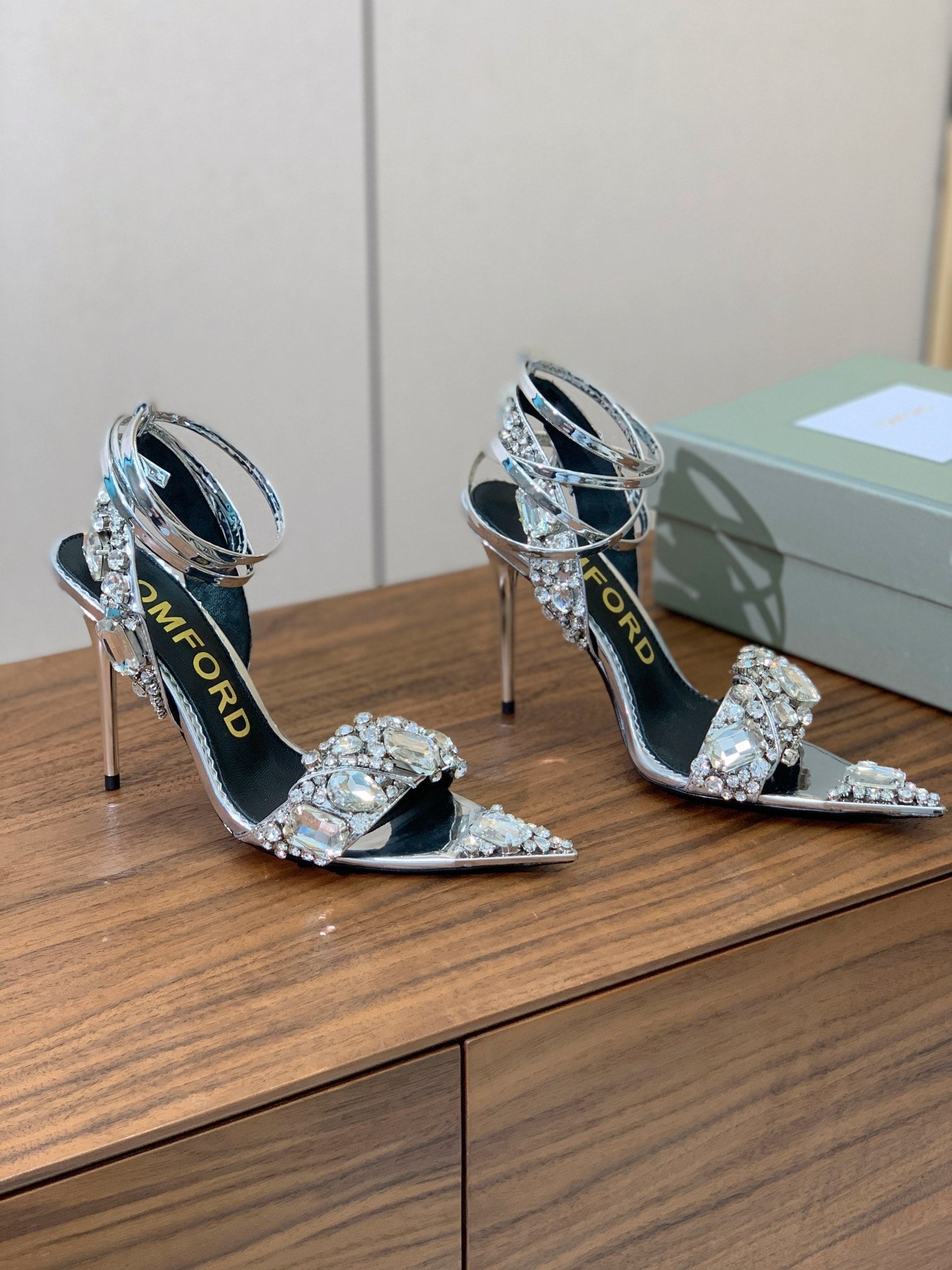 CRYSTAL HIGH HEELS IN SILVER ZP METALLIC PATENT LEATHER