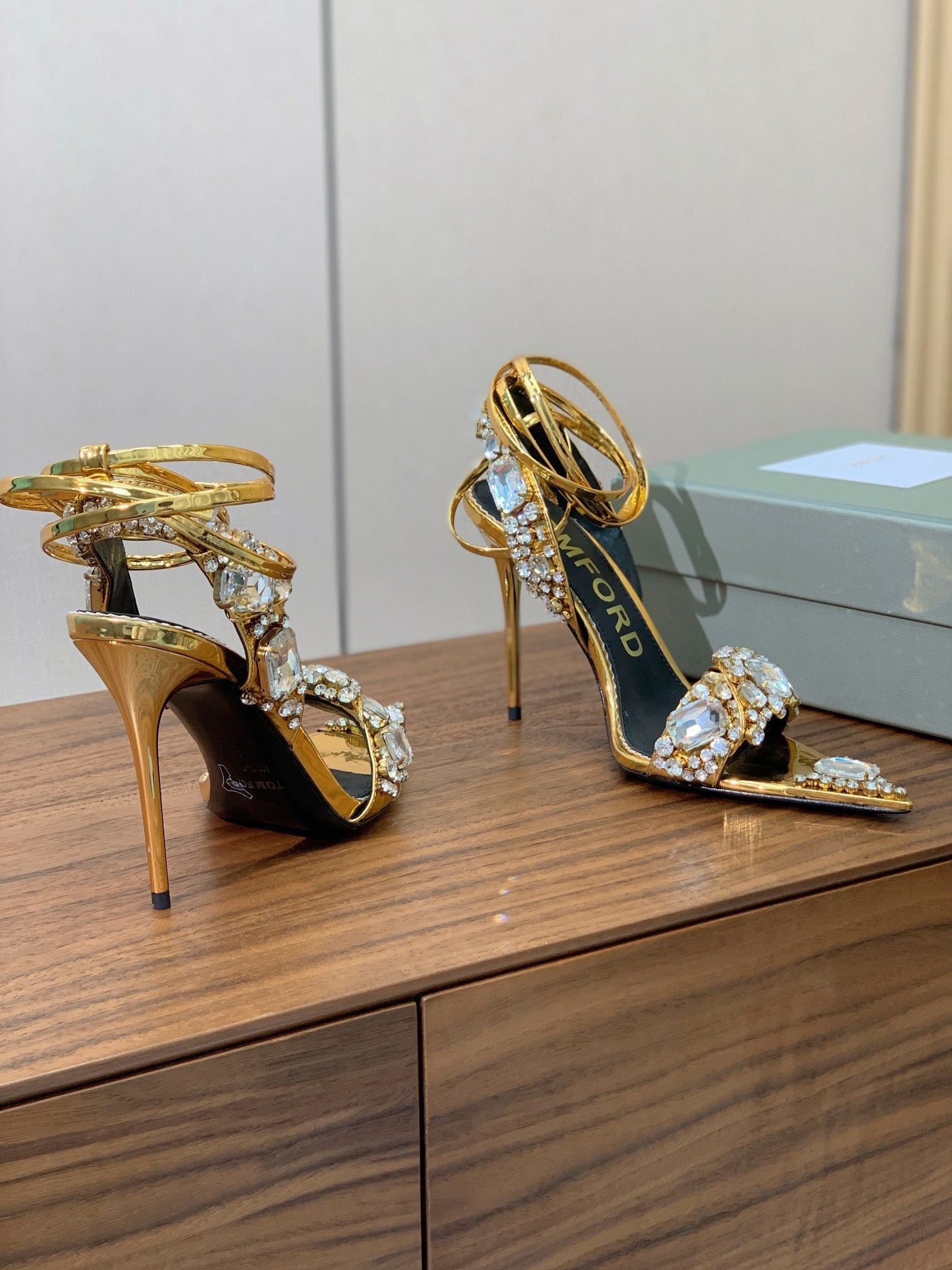 CRYSTAL HIGH HEELS IN GOLD ZP METALLIC PATENT LEATHER