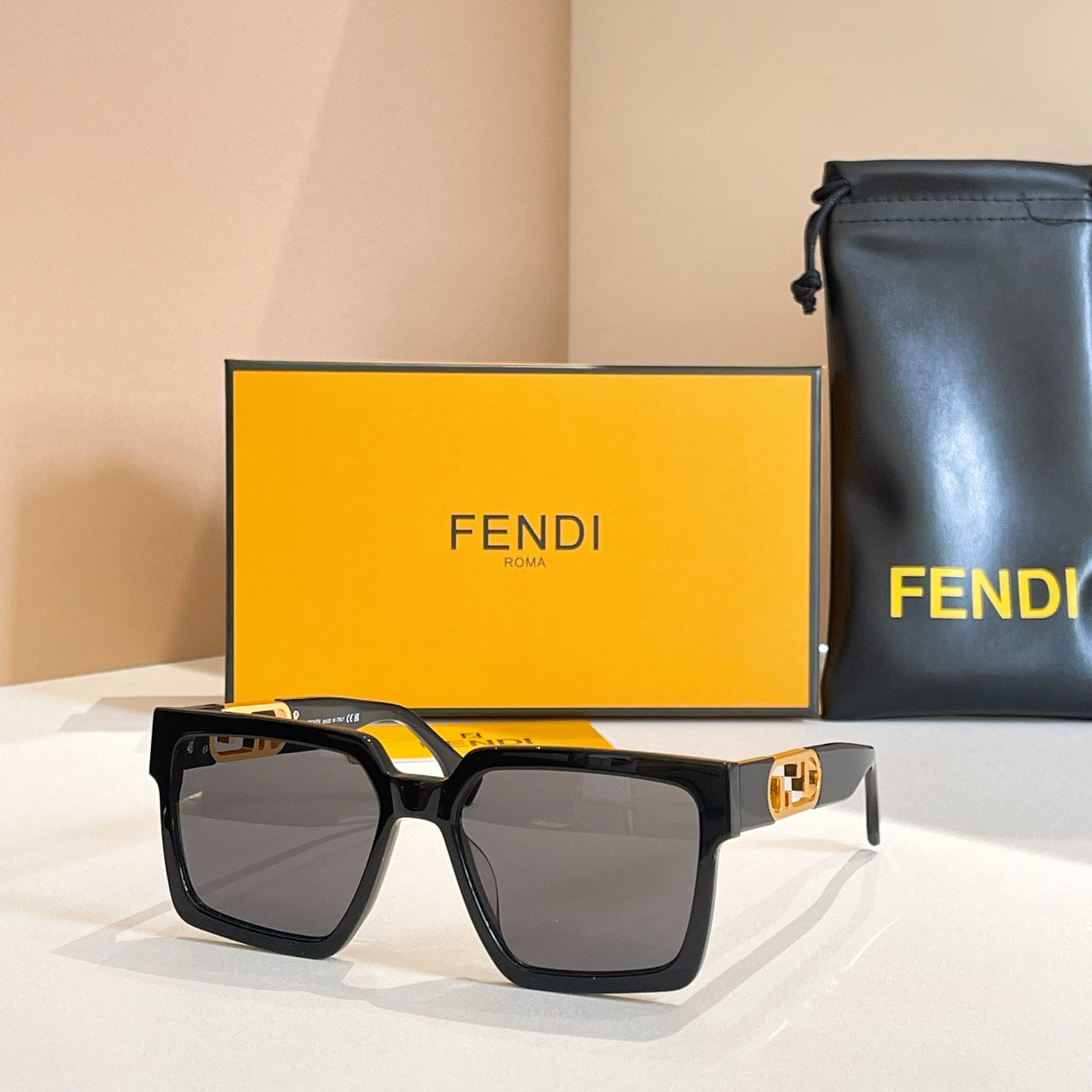 OVERSIZED FF DIAMONDS SQUARE FRAME SUNGLASSES FE40181 IN ACETATE