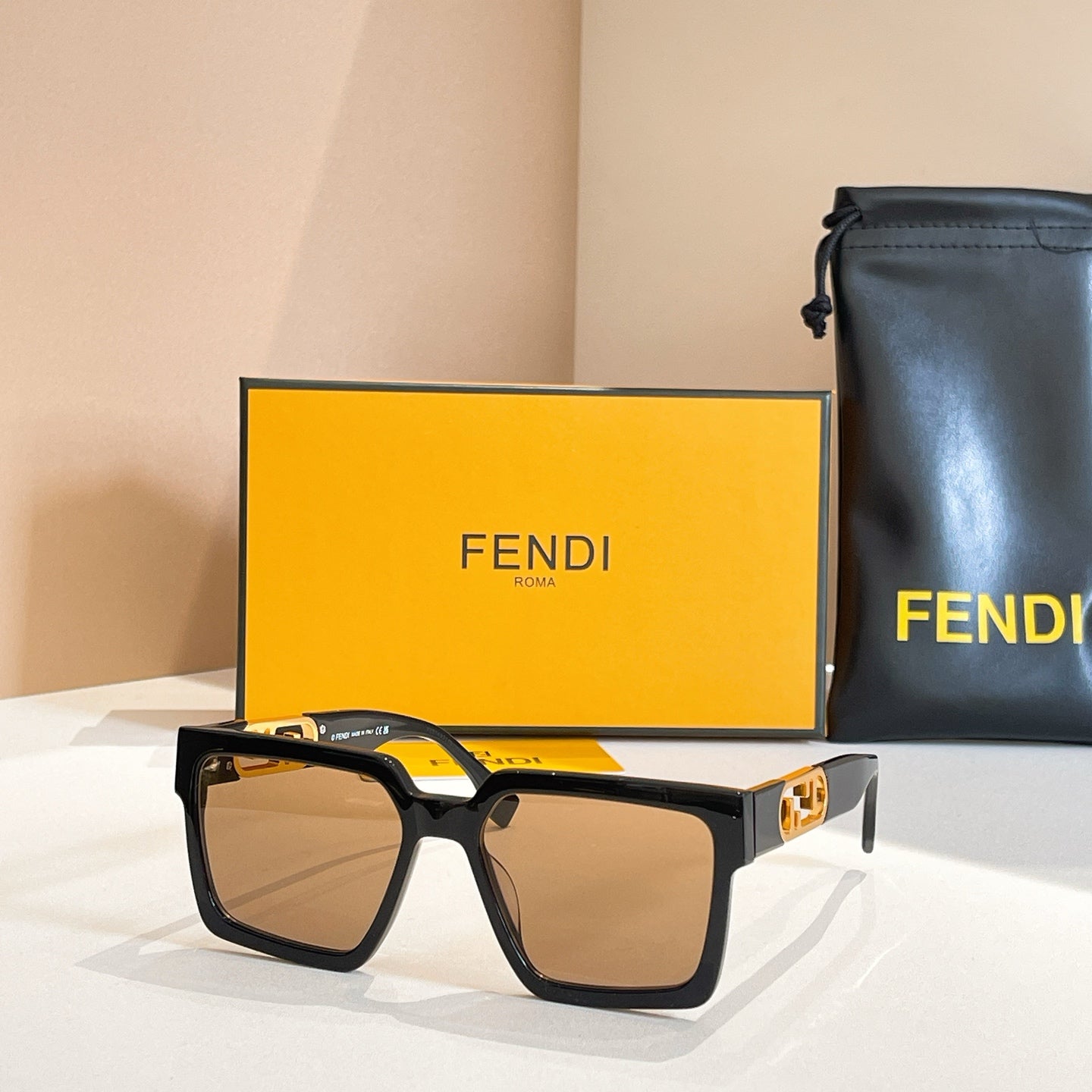 OVERSIZED FF DIAMONDS SQUARE FRAME SUNGLASSES FE40181 IN ACETATE