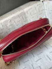 CAMERA BAG 18 IN RED QUILTED LAMBSKIN DOUBLE C GOLD COIN