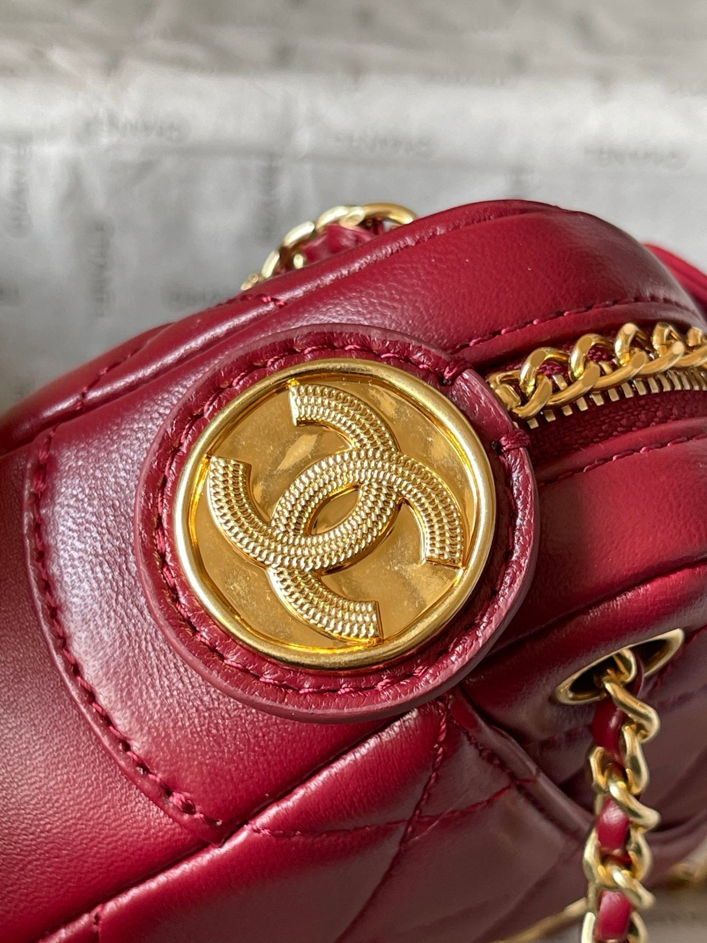 CAMERA BAG 18 IN RED QUILTED LAMBSKIN DOUBLE C GOLD COIN