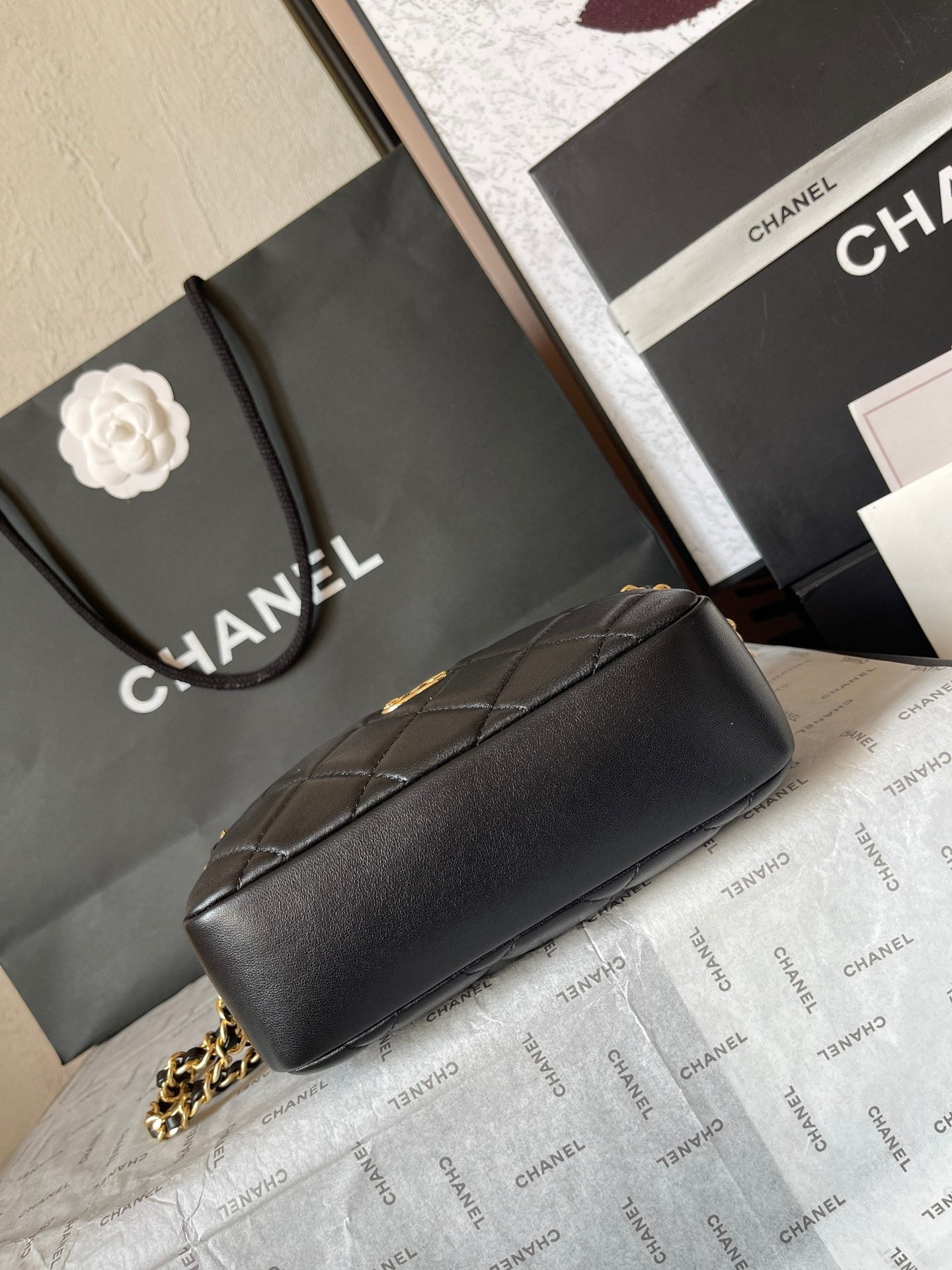 CAMERA BAG 18 IN BLACK QUILTED LAMBSKIN DOUBLE C GOLD COIN