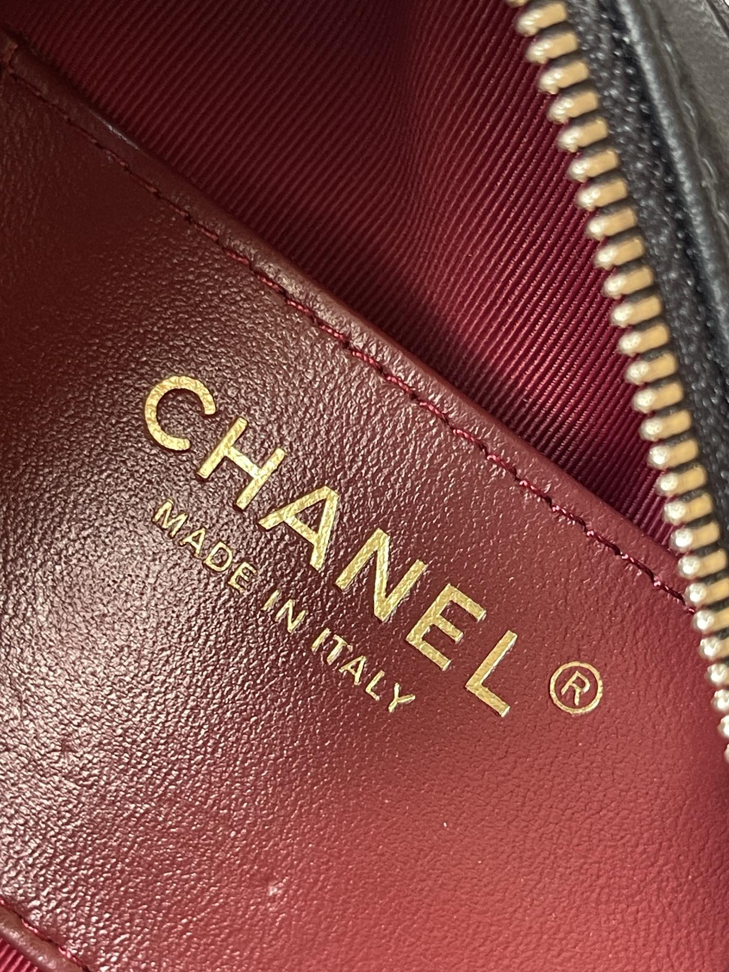 CAMERA BAG 18 IN BLACK QUILTED LAMBSKIN DOUBLE C GOLD COIN