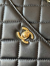 CAMERA BAG 24 IN BLACK QUILTED LAMBSKIN DOUBLE C GOLD COIN