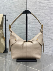 DIOR 25S SMALL VOYAGE BAG 23 IN POWDER BEIGE FLAT MACROCANNAGE GRAINED CALFSKIN