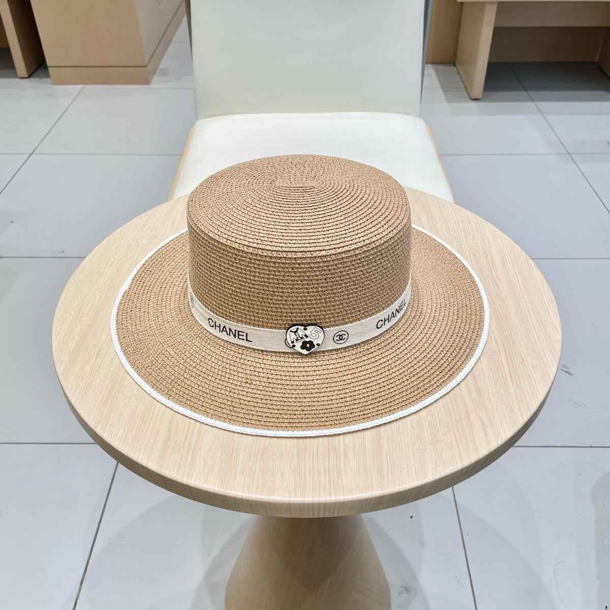FLAT STRAW HAT BROWN 672720