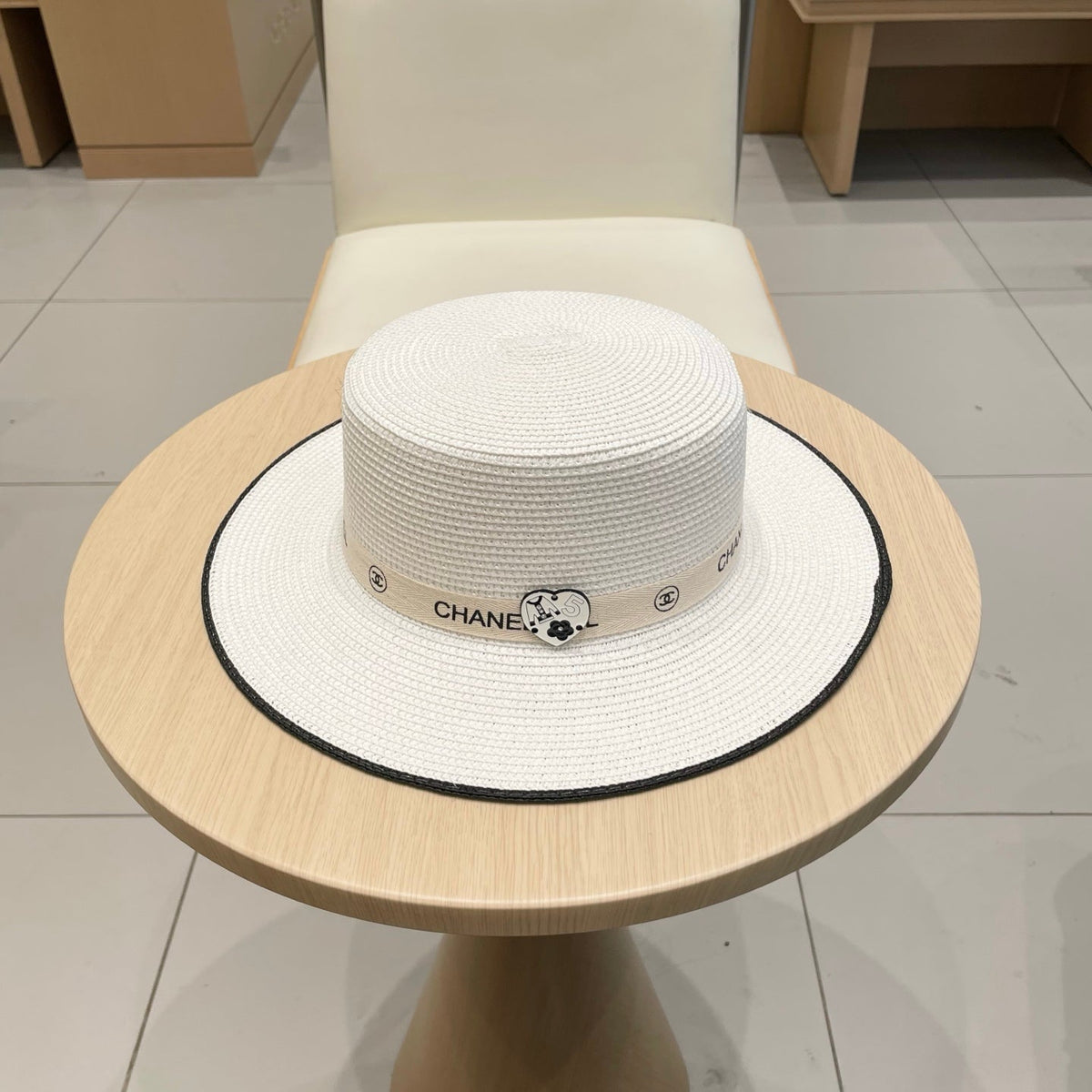 FLAT STRAW HAT WHITE 672721