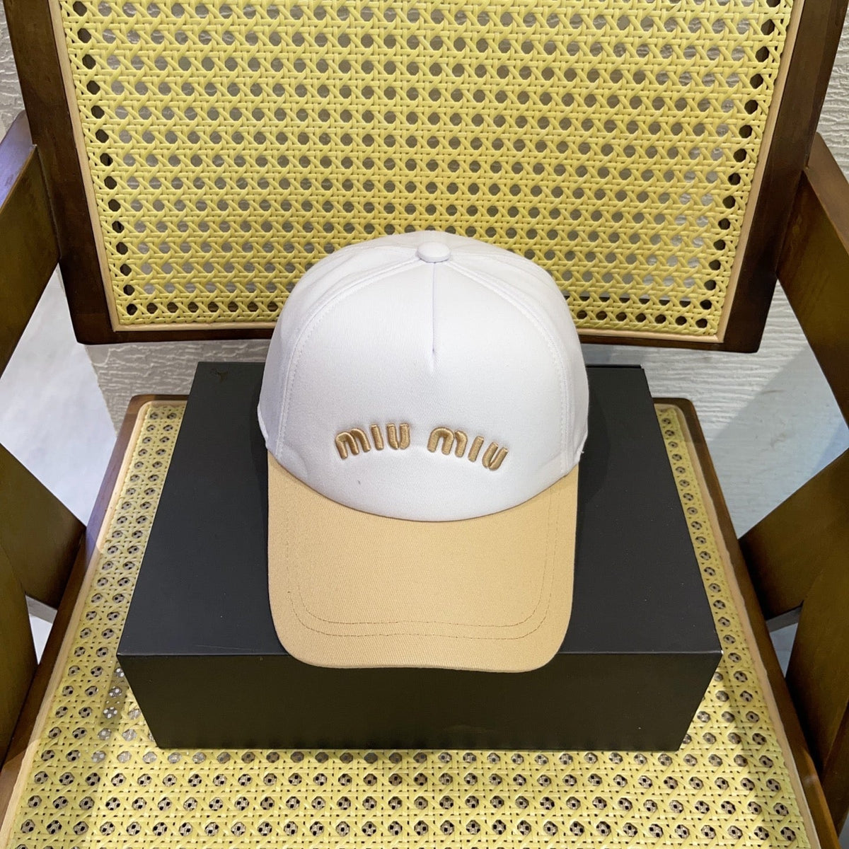MM BASEBALL CAP IN WHITE MIX BEIGE FABRIC WITH LOGO EMBROIDERY