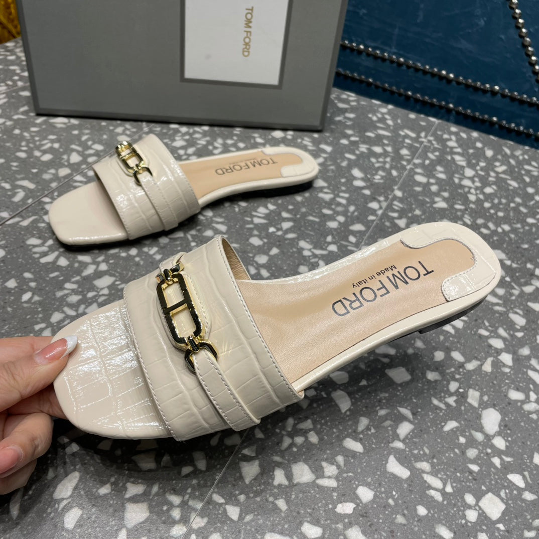 FLAT MULE IN WHITE CREAM CALFSKIN