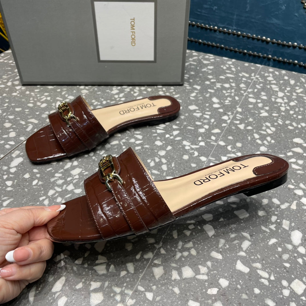 FLAT MULE IN SYRUP BROWN CALFSKIN