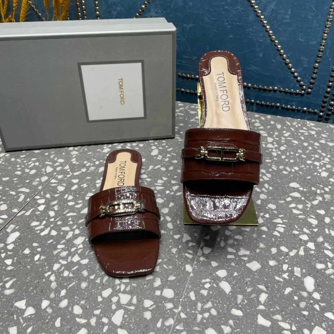 FLAT MULE IN SYRUP BROWN CALFSKIN