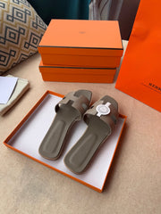 0RAN SANDALS IN CEDAR BROWN CALFSKIN