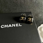 CHANEL 26S DOUBLE C LOGO BLACK ENAMEL OVAL STUD EARRINGS IN GOLD METAL 630077
