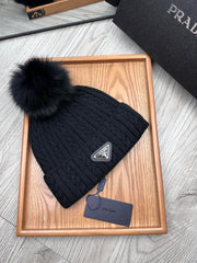 BEANIE HAT IN BLACK WOOL 352368