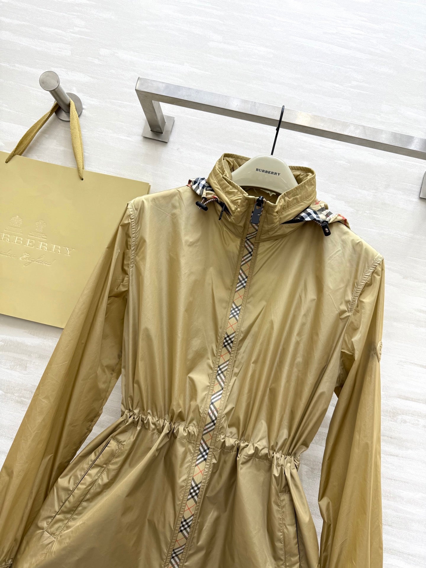 BURBERRY 26S LIGHTWEIGHT JACKET 410