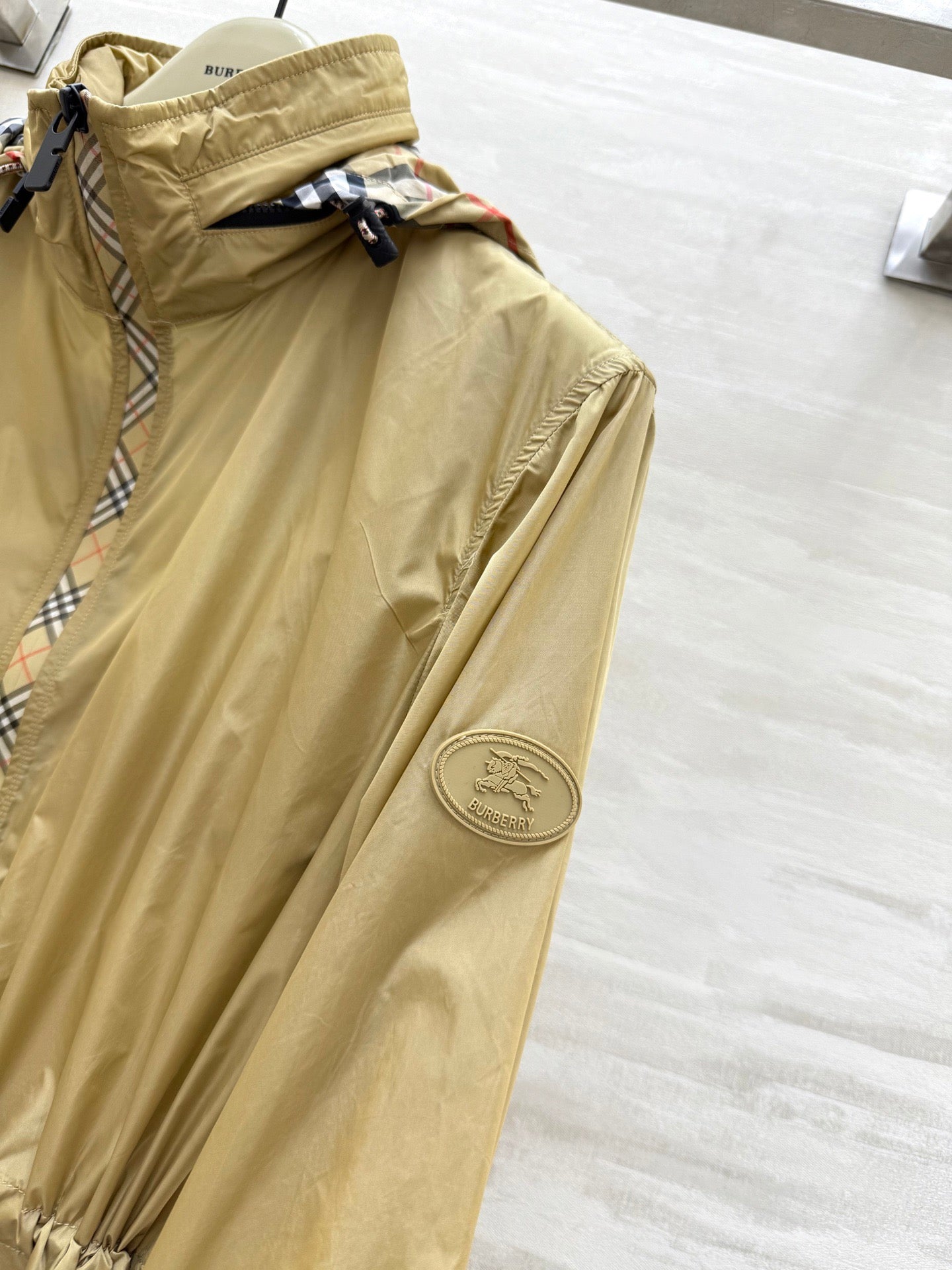 BURBERRY 26S LIGHTWEIGHT JACKET 410