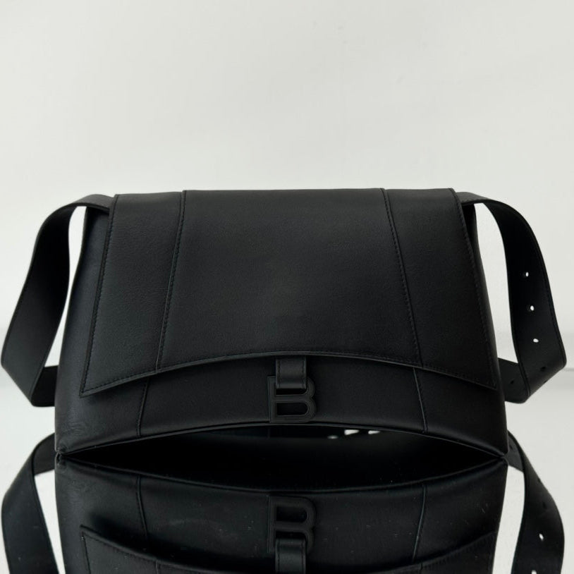 DOWNTOWN M CROSSBODY BAG 32 IN BLACK SOFT LAMBSKIN