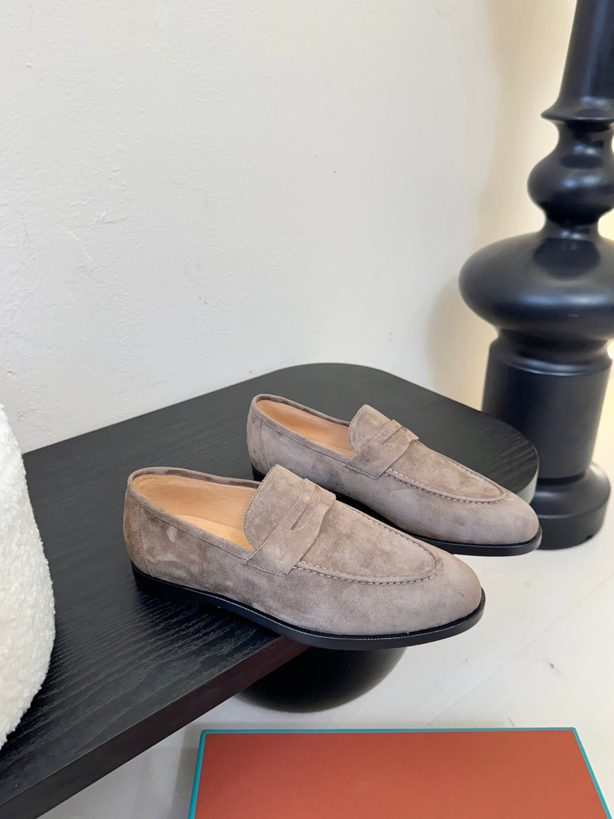 CLASSIC LOAFERS IN LIGHT TAUPE SUEDE