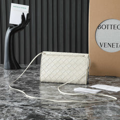 BOTTEGA VENETA 25S ANDIAMO POUCH 19 IN IVORY CALFSKIN GOLD HARDWARE