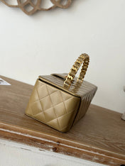 VINTAGE COSMETIC BAG 22 IN CAPE PALLISER SHINY CALFSKIN GOLD HARDWARE