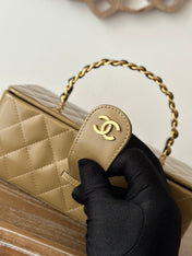 VINTAGE COSMETIC BAG 22 IN CAPE PALLISER SHINY CALFSKIN GOLD HARDWARE