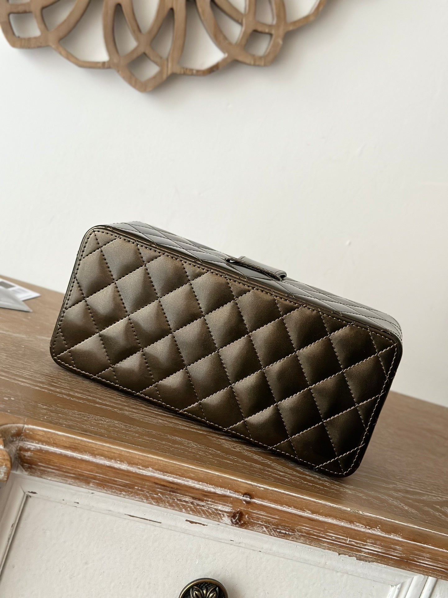 VINTAGE COSMETIC BAG 22 IN MIKADO SHINY CALFSKIN GOLD HARDWARE