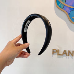 THICK HEADBAND IN BLACK CALFSKIN GOLD LOGO 409395