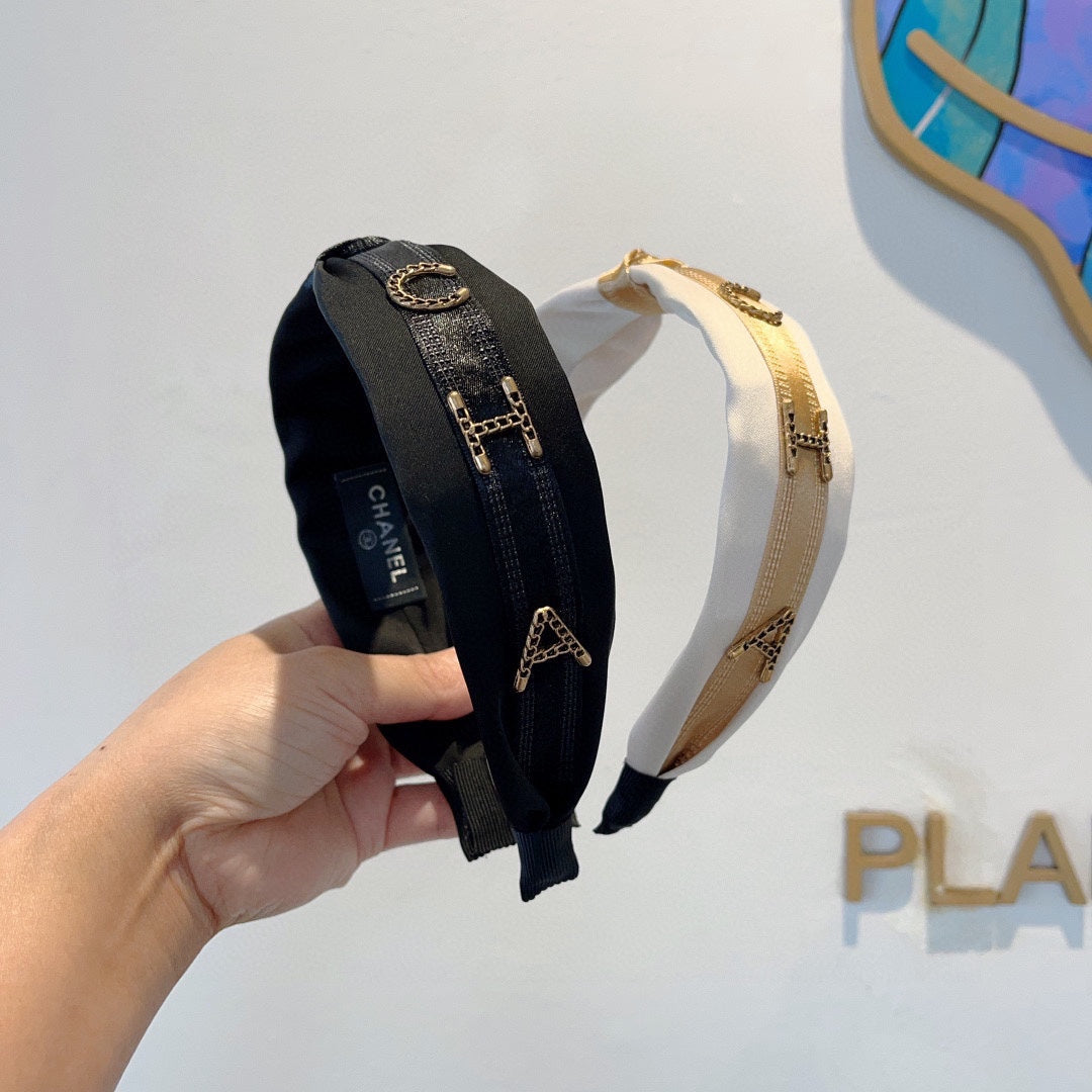 WHITE SILK HAIRBAND WITH GOLD LOGO 412440